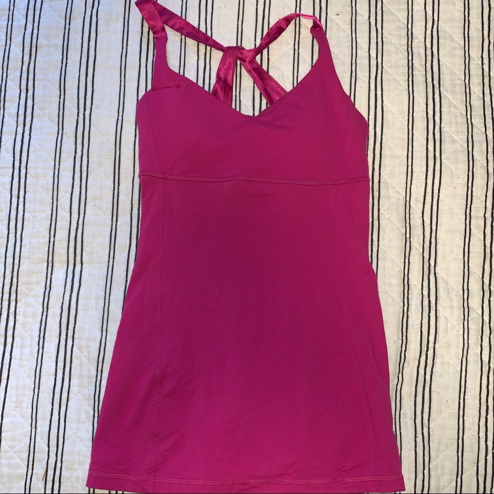 Lululemon top.